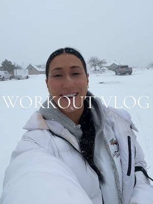 Let’s hangout + workout ❄️ #utah #workoutvlog #workoutroutine #motivation #gymgirls #gymfun #thegymismytherapy #gymessentials #preworkout #gymbag #GymLife 