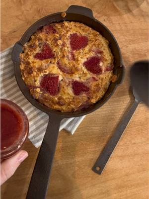 Start your Valentine’s Day with a little love baked right in❤️🍓This strawberry oatmeal breakfast bake is warm, cozy, and just sweet enough—just like your morning should be💕✨ Strawberry Oatmeal Breakfast Bake - 4 eggs - 1 cup cottage cheese - 1 1/2 cup oats - 1 teaspoon vanilla - 1 teaspoon baking powder - Strawberries - Top with whipped cream, homemade strawberry sauce, and maple syrup #livebarebones #castironskillet #castironcooking #castironbaking #ValentinesDay #valentines 