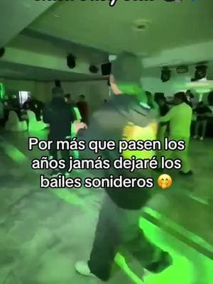 🤭💙 #greenscreenvideo #fyp #fypシ #parati #viralvideo #viraltiktok #eventoschingones #baile #bailestiktok #bailesonidero #dance #bailazo #nyc #viral #chicababyblue🎥💙 #soniderosdemexico #soniderosenmovimiento #losprohibidos #labandadesmadrosa #pirata #jaimeguzman #famoso #pubela 