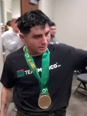 Angel "Tashiro" Fierro minutos después de su pelea ante Pitbull Cruz #boxeomundial #boxeomexicano #boxeotiktok #boxing🥊 #boxer #boxeo #wbc #boxing #pitbullcruz #tashirofierro #angelfierro #tijuana #zonanortetijuana #zonanorte 