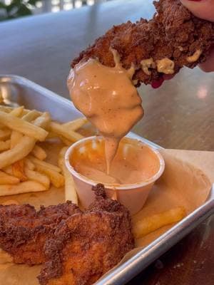 Don’t tempt us with a good time 😌🐣 #3LC #lunch #friedchickenrestaurant #glutenfree #friedtenders #vegas #vegasfood #vegaslocal #familyownedbusiness 