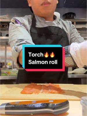 Torch 🔥 salmon roll #sushichef #roockmartin #sushiroock #sushichef #👨🏼‍🍳 #🍱 #🍣 #salmon#🍚#🧑🏻‍🍳 