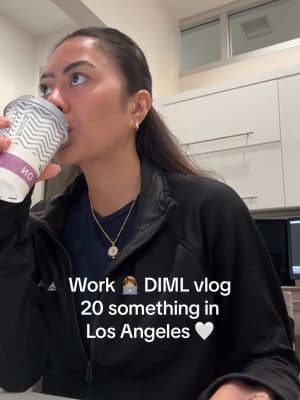 Y’ALL HELLOOO First work day vlog 👩🏽‍💻📲 actually took my time editing this, and it was so fun to film 🫡 #workdayvlog #9to5 #marketing #losangeles #20something #Vlog #fyppppppppppppppppppppppp 