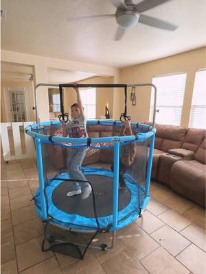 No sé porque no lo compramos antessss!! Es una gran opción de actividad física para los nenes 🤍 #kidsoftiktok #kidsactivities #brincolin #trampoline #kidstrampoline #momlife #MomsofTikTok #mommyblogger 