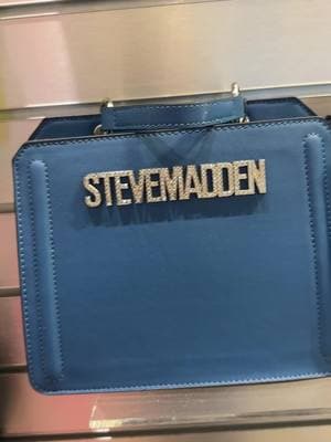 Encontré de nuevo los bolsos vitales de Steve Madden🤷‍♀️#creatorsearchinsights #stevemadden #foryourpage #viralvideo #viralbags #stevemaddenpurse #paratii #stevemaddenbag #tjmaxx #tjmaxxfinds 