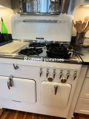 #eatathome #homecooking #cookwithlove #castiron #farmhousedecor #madefromscratch #homemade #vintagestove #beststoveever #vintagevibes #chambersstove #chambers #fyp #farmhousekitchen #eatathome 