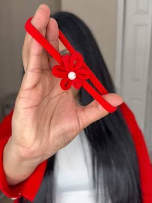 Liga con flor truco #ValentinesDay  #peinadoelegante  #peinadosparaniña  #rubberbandhairstyle  #trending  #hack 