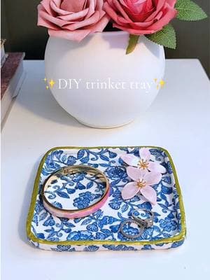 Easy DIY craft idea 2025 This clay trinket dish is a great handmade holiday or housewarming gift #easydiydecor #diyideas #claycraft #clayidea #claytok #diycraft #trinketdish 