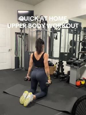 Upper body baby! 20 minutes MAX! Do you prefer whole vidros like this or swipe through videos of each set?!  Give me all the feedback!! Happy Friday 🤌🏼🍓 #fitnessmotivation #trainingmom #over40 #girlswholift #momof2 #girlswholiftheavy #healthy #gymmotivation #pilaties #athomeworkou 