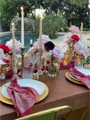 Happy Valentine’s Day! 🌹 #rosetablescape #tablesettingideas #valentinesinspired #valentinetablescape #valentinetheme #roses #ecasaevents 