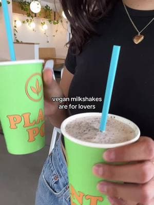 #veganicecream #vegan #milkshake #veganmilkshake #fyp #valentine #ValentinesDay 