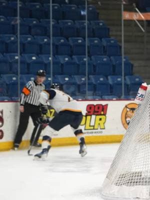 Tip drill🗣🗣 #BobcatNation x #NCAAHockey 