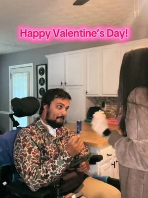 Valentines date night from our own kitchen! 10/10 reccomend! #hubby #ValentinesDay #loveyou #seafood #seafoodboil #lowcountryboil #crawfish #crab #date #datenight #fyp #eatwithme #dogsoftiktok 