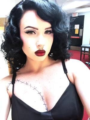 #pinup #pinupgirl #pinupstyle #pinuphair #pinupmodel #pinupmakeup #makeup #gothmakeup #redlip #blackhair #trend #pinuphairstyle #dropagearanddisappear #emo 