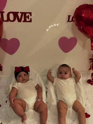 #felizsanvalentin #amorcomoelnuestro #felizsanvalentin #twins #boyandgirl 💙🩷#5meses #babys #premature #mibebe #tragon 🐉#mifamilia #mamadetres #sanvalentin2025 