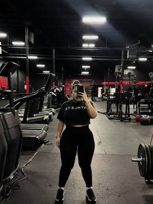 Scrunch leggings and a cropped tee will always make me feel amazing in the gym. Honestly it’s the leggings because these OQQ leggings are always going to make me feel snatched af!  #gymfit #gymoutfit #athlete #GymTok #bootyscrunchlegging #oqq  #gymleggings #creatorsearchinsights 