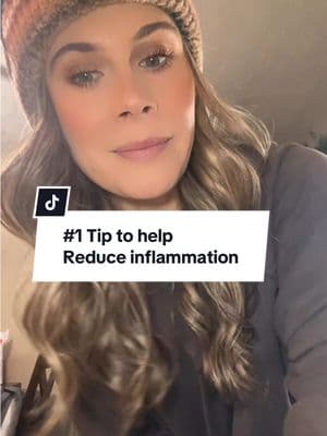 Underrated TIP to help reduce inflammation, to reduce bloating, helps with joint aches and pains, and improves heart health too! 👏🏼👏🏼 High quality is key!! My fav on my website / profile!!  #inflammation #reduceinflammation #reducebloating #inflammationrelief #omega3 #omegas #fishoil 