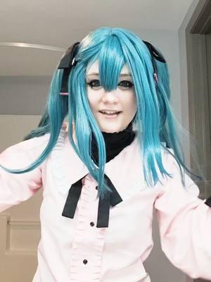 I added more clips in my wig after this lol #hatsunemikucosplay #vampiremiku #miku #mikuhatsune #foryou #vampmiku #radcon #radcon2025 