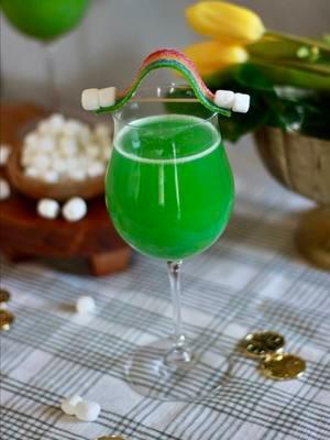 Send this to someone you want to have a mimosa with!  St. Patrick’s Day Mimosa Blue curaçao  OJ Prosecco or champagne  Garnish: @Airheads Xtreme Mini marshmallows  #stpatricksday #stpatricksdaycocktail #stpatricksdayparty 