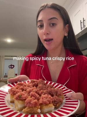 how to make spicy tuna crispy rice🤤  #fyp #forthegirls #crispyrice #spicytuna #Recipe #simplerecipe #EasyRecipe #dinner #sushi #sushinight #nobu #appetizer #appetizers #appetizersideas 