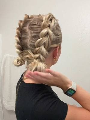 Resharing my most viral hair video. Should I do these again? Gotta love a bubble braid arm workout #hairstyletutorial #bubblebraids #hairinspo #braidstyle #braids 