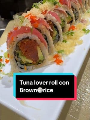 Tuna lover roll con arroz cafés 🍚#roockmartin #sushichef #sushiroock #🍣#🍱#🥑#tuna #tunatataki #🧑🏻‍🍳#👨🏼‍🍳#sushiroll 