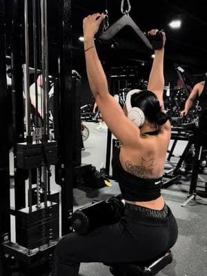 let’s do some back and biceps together 🥲🤍 #fy#fyp#viral#trend#explore#backday#biceps#gymworkout#gymworkoutsforwomen#gymworkoutroutine#gymshark#nyc 