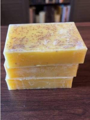 Jabón de cúrcuma, kojic y limón para eliminar las manchas y el acné 😊 #TikTokShop #healthy #salud #saludable #acne #turmeric #facesoap 