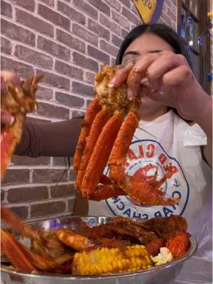 Red claw Seafood boil 😋 9/10 so smack!! #spicyseafood #seafoodboil #mukbang #fyp #smack #redclaw #houstontx 