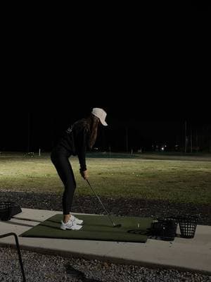 I love night ranges  #golf #golfgirl #golfswing #nightgolf #golfergirl #golfing 