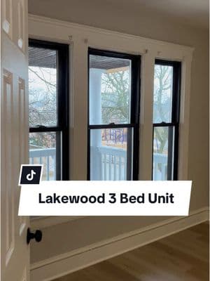 This 3 bedroom unit inside of a Lakewood duplex is now available!  📍 2076 Dowd Ave 🛏️ 3 beds 🛁 2 full baths  #clevelandhomes #clevelandrealtor #clevelandohio #clevelandrealestate #movetocleveland #lakewood #lakewoodohio #lakewoodapartment #lakewoodduplex #clevelandapartment 