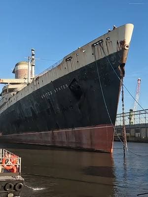 The SS United States being shifted from peir 82 to 80 ⛴️🚢 #SSUnitedStates #DestinFWB #okaloosacounty #850 #oceanliner #artificialreefs 