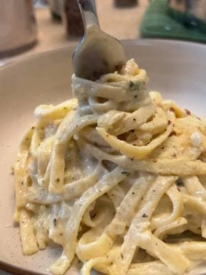 Easy peasy beautiful fettucine #pasta #pastatiktok #fettucinealfredo #pastarecipe #EasyRecipe #homecooking #cooking #foodies #foodiesoftiktok #fyp 