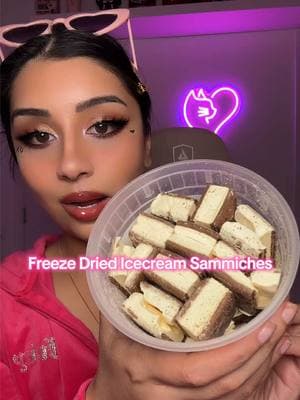 #FreezeDriedIcecreamsandwiches #gboxsnacks #freezedriedcandy #asmr #mukbang #icecreamasmr #mochiasmr #crunchyasmr #icecreamsnacks #tiktokshoprestock #viralsnacks #trendingsnacks #tiktokshopvalentinesdaygifts #juicy @G-Box Freeze Dried Candy 