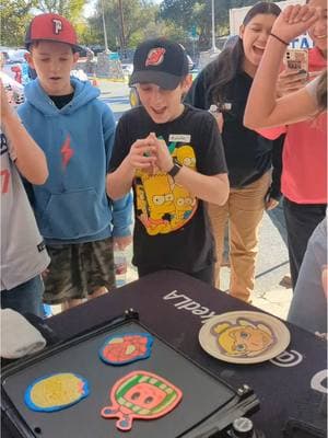 We’re not sure when people started to clap after our pancake art flips, but we sure are grateful to share these little moments of happiness with you all 🤞🏽✨ #pancakeart #happiness #giveback #community #free #ymca #cocomelon 