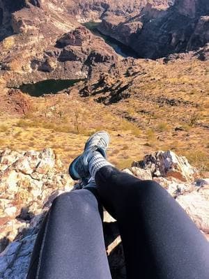 Livin’ on the Edge #hiker #thisview #hiker #arizona #climbmountains #onestepclosertotheedge 