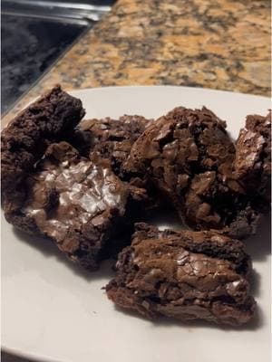 Fudgy, gooey, and done in no time! 🍫✨ These boxed brownies are a breeze with my favorite mixing bowls. Who else loves an easy chocolate fix? 👇 #BrownieLover #EasyBaking #KitchenEssentials #TikTokMadeMeBuyIt #FoodieFinds #Baking #Chocolate #DessertTime #EasyCooking #KitchenMustHaves #tiktokshoploveatfistfind 