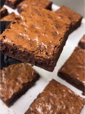 can’t tell me these aren’t the best looking fudgey brownies you have ever seen 🍫 👀 #brownies #fudgeybrownies #houston #pastrychef #baker #htx #baking #cooking #restaurantlife #pastry #desserts 