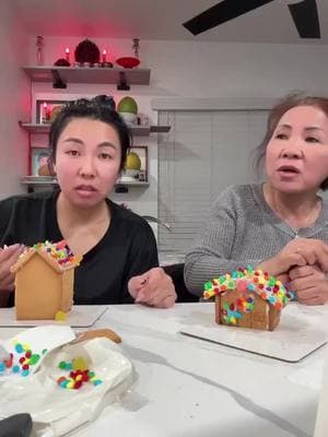 A little late but we made gingerbread houses 😅 #vietmom #mamahelen #vietthings  #LIVEhighlights 