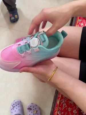 These skate shoes are amazing & my kids love them #skate #shoes#skateshoes #lightupshoes #ledshoes #kidswear #kidsfashion #kidsshoes #honestreview #loveatfirstfind #TikTokShop 