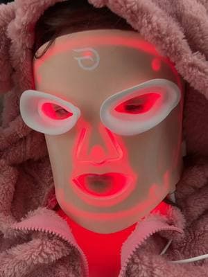 Get your Groomie GlowUp LED Skin Therapy Face Mask today on the TikTok shop for $399.00 sold by Groomie Hers @sellwithtiktokshop_us #TikTokShop #shopblackowned @Groomie Hers #groomiehers #theraphy #facemask #antiaging #acnecare #mia_manhattan_ny 