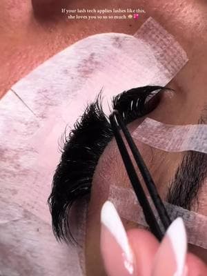 Lash tech that applies lashes like this means strict business 🎯 Book your appointment via link in bio ☺️💖 #azlashes #lashesnearme #azlashtech #lashing #lashes 