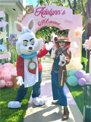 Todo es maravilla con @payasitacolorina tenemos todos los personajes de “Alice in wonderland” #miamipartyrental #partyrentalmiami #payasitacolorinaentertainment #miamikids #aliceinwonderland #aliceinwonderlandparty