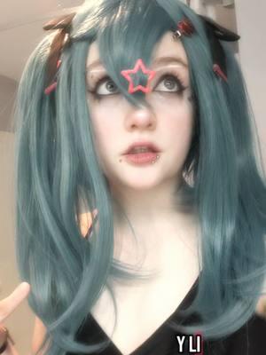 take her to a rave! rave Miku! #hatsunemikucosplay #vampmiku #mikuhatsune #vampiremiku #radcon2025 #radcon #ravetok #cosplaytiktok #cosplaytransition 