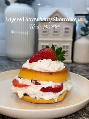 Easy 5 Minute Layered Strawberry Shortcake 🍰 under 250 calories #strawberryshortcake #asiansnacks #lazycake #mugcake #5minutecakes  @Weee Asian Supermarket #strawberriesandcream #fresaconcrema #tiktokshoprestock #tiktokshopspringsale #viralrecipes #EasyRecipes #bakery #lowcalorierecipes 