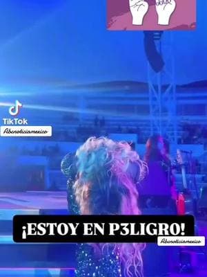 #aliciavillareal  pide ayuda @alicia villarreal VILLAREAL HOSPITALIZADA POR VIOLENCIA INTRAFAMILIAR Reportan que Alicia Villarreal denunció a Cruz Martínez por violencia intrafamiliar; estaría hospitalizada, Un periodista regiomontano reveló que la cantante estaría siendo atendida de emergencia. Alicia Villarreal denunció a Cruz Martínez por violencia intrafamiliar. Suenan las alarmas por la salud de la cantante de música mexicana Alicia Villarreal. Durante la noche de este domingo ha surgido la noticia de que habría emprendido acciones legales en contra de su exesposo Cruz Martínez. Tras la negación de que se habían reconciliado tras una supuesta infidelidad, ahora surge información que tiene que ver con una denuncia penal por violencia intrafamiliar. Alicia Villarreal denunció a Cruz Martínez por violencia intrafamiliar A través de Twitter el periodista regiomontano Ray Elizalde informó que una fuente allegada al caso, le confirmó que hay una denuncia por supuesta violencia intrafamiliar en contra del exintegrante de los Kumbia Kings. “Fue hecha por la también cantante Alicia Villarreal, en la ciudad de Monterrey”, informó. "Alicia fue llevada a un hospital privado ubicado en la misma ciudad de Monterrey”, dijo. Medios de comunicación pudieron confirmar que existe dicha denuncia y que la familia estaría manejando el asunto con discreción, sin embargo ha sido filtrado a los medios por la prensa local.