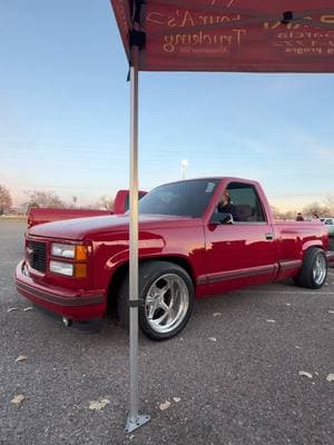 Love the red💯💯💯 #amiestilo #amiestiloclothing #ame #fyp #paratii #conestilo #chevy #stepside #stepsidechevy #silverado #c1500 #obs #classic 