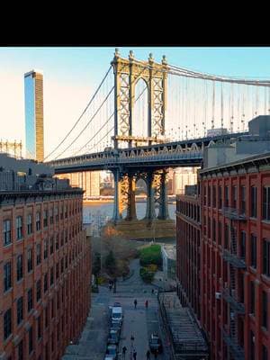 Good morning New Yorkers 🗽 . . . . . . . . . . #nyclife #nyc #newyorkcity #newyork #manhattanbridge #brooklyn #dumbobrooklyn #drone #dronevideo #nyc 