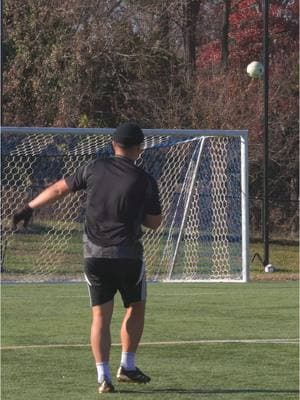 miss vs make 😮‍💨🚀 #fyp #freekick #knuckleball #jabulani #football #footballer #Soccer #asmr #satisfying @luppe33garcia 