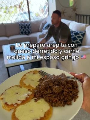 Le preparo arepita con queso a mi esposo gringo #daycare #husbanddaycare #latinaygringo #usa 